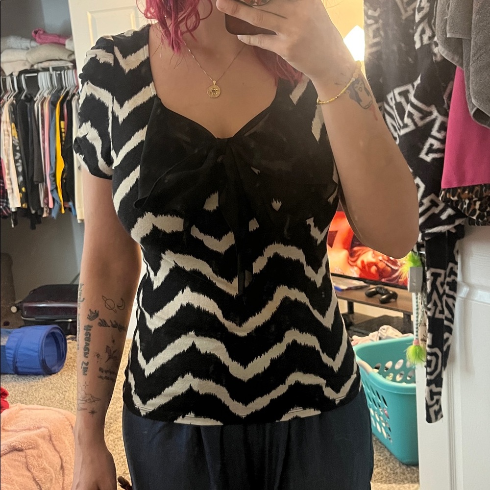 Black and White Zigzag Top